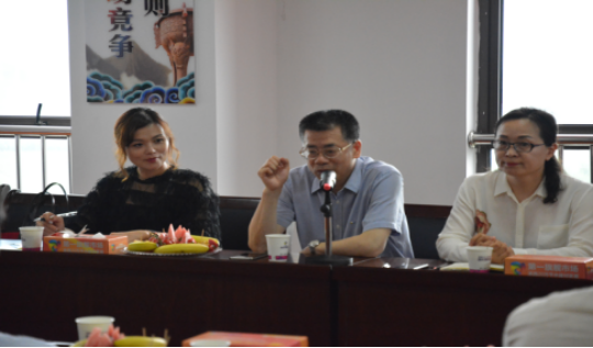 中國建筑材料流通協(xié)會領導為龍游國際建材城傳經(jīng)送寶