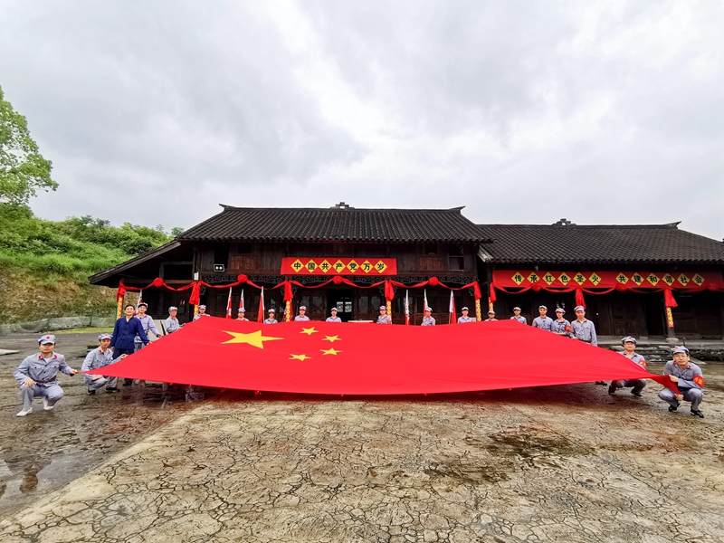 集團(tuán)第一、第三支部聯(lián)合開展“訪故居 學(xué)黨史 踏征程”主題黨日活動(dòng)