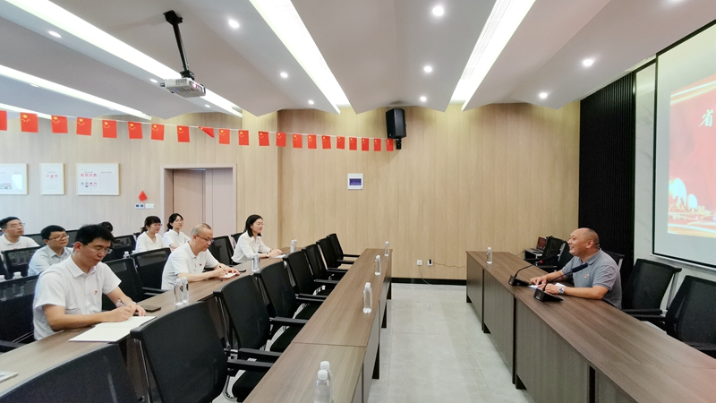 省黨代表、“早上好”書記陳重良為支部黨員上黨課_副本.jpg