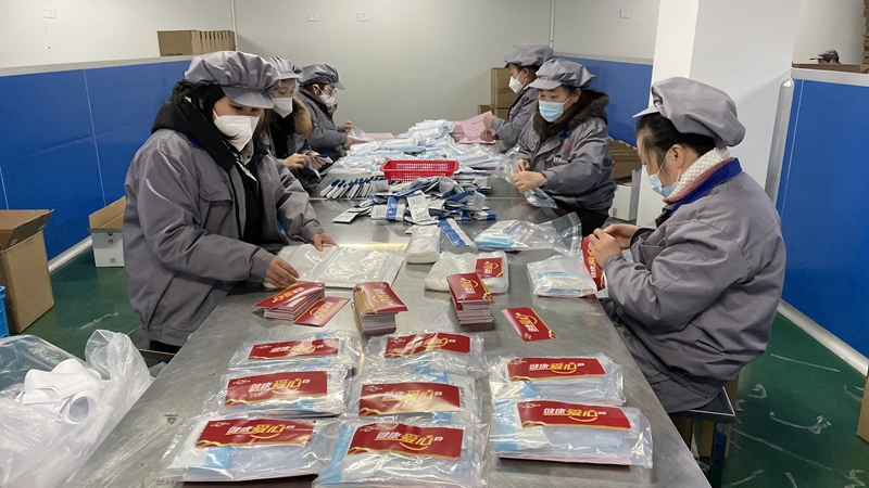 放棄假期 開(kāi)足馬力！華通醫(yī)藥趕制19萬(wàn)份“健康愛(ài)心包”全力支持防疫保障