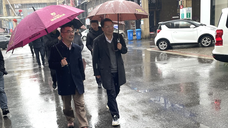 武義縣委常委、副縣長(zhǎng)邱凌云一行調(diào)研龍游國際建材家居城