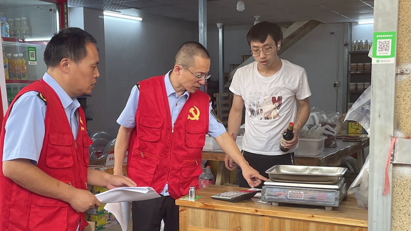 浦江農(nóng)批市場開展“亮出黨員身份，引領(lǐng)誠信經(jīng)營”主題黨日活動(dòng)